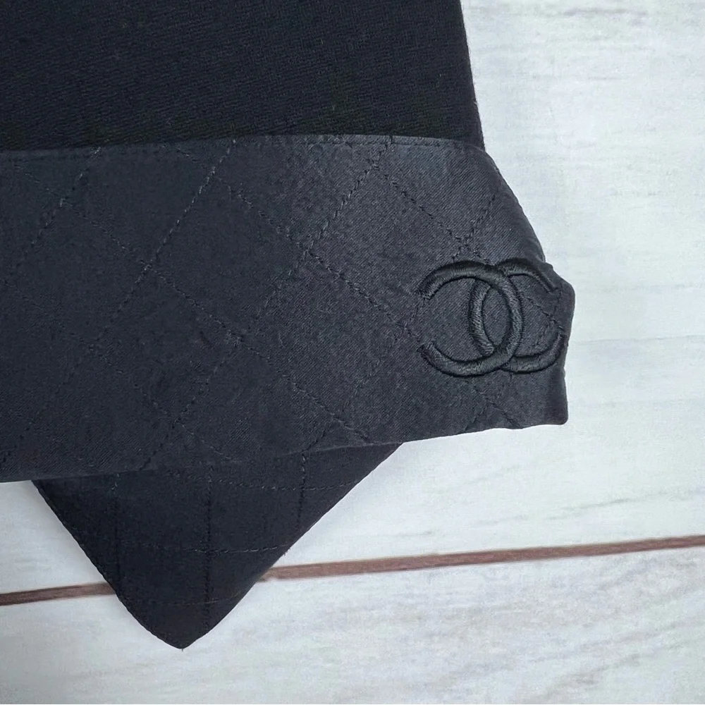 CHANEL Black Top with Gray Accents - Picture 3 of 7